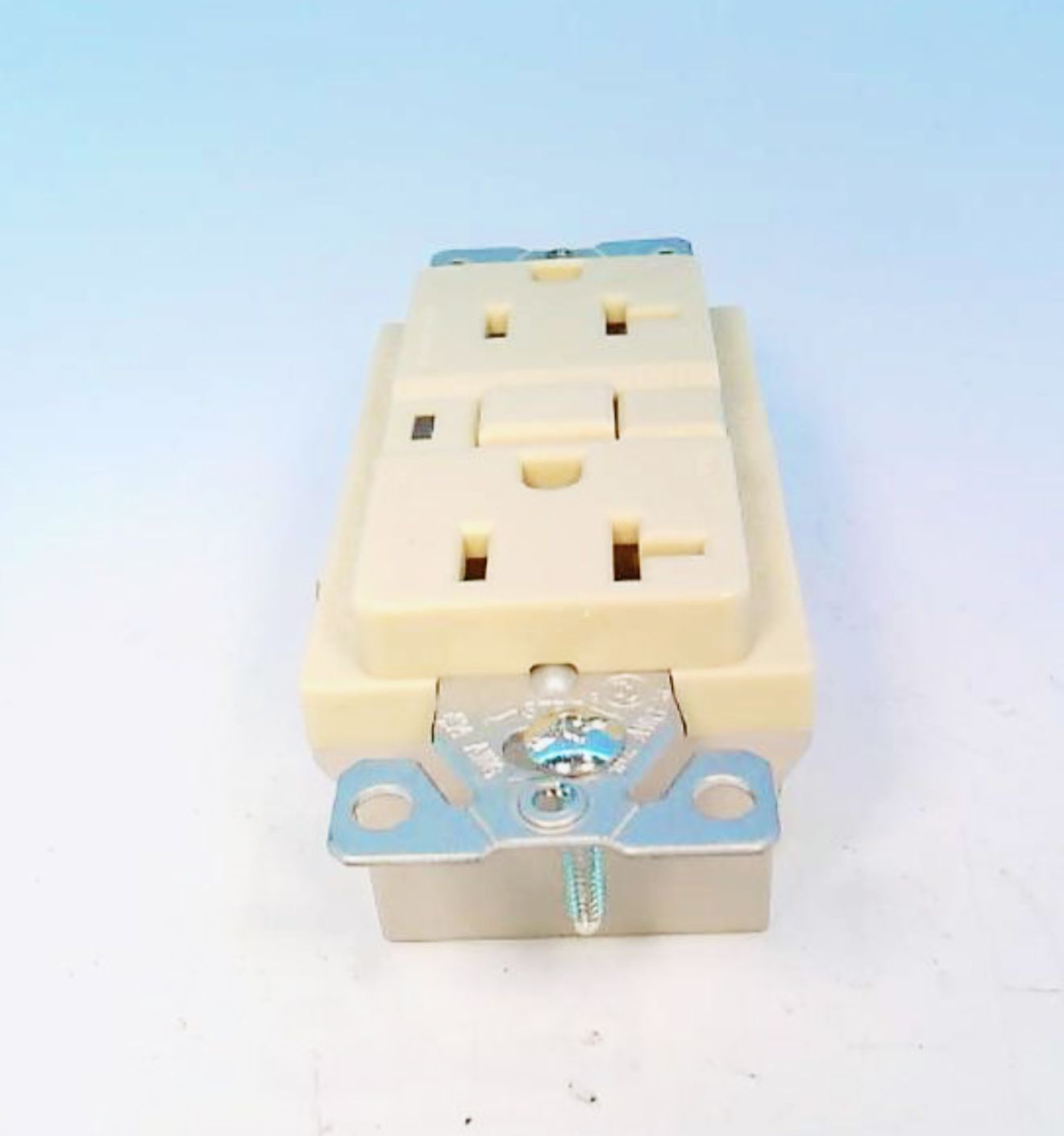 VGF20V DUPLEX RECEPTACLE COOPER